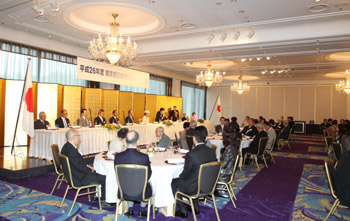 2014102902 写真提供: 日本赤十字社 東京都支部